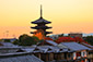 京都　八坂の塔　紅葉