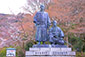 京都　円山公園　坂本龍馬像　桜