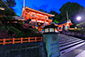 京都　八坂神社　西楼門　ライトアップ