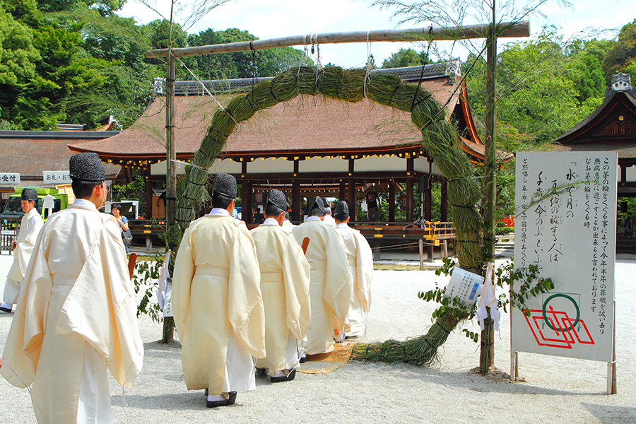 くぐり 京都 茅の輪 第二十六回 夏越祓（なごしのはらえ）｜京都ツウのススメ｜おでかけナビ｜沿線おでかけ情報（おけいはん.ねっと）｜京阪電気鉄道株式会社