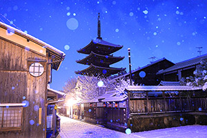 京都 八坂の塔 雪景色