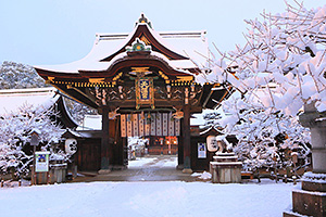 京都　北野天満宮の雪景色