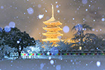 京都　雪景色　五重塔
