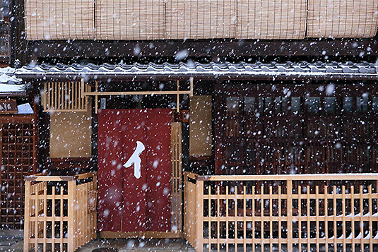 祇園　雪　画像