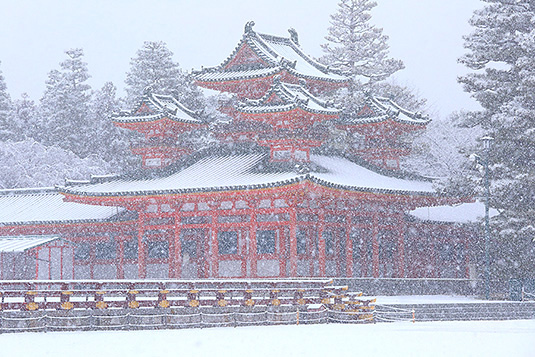 平安神宮　雪　画像