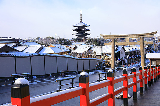 八坂の塔　雪景色　写真