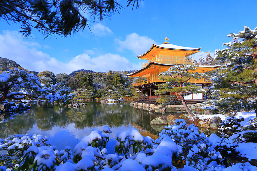 雪　金閣寺 