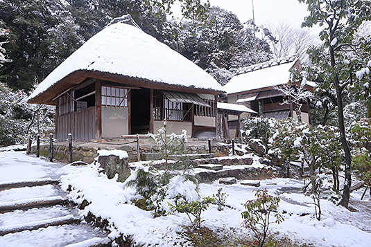 高台寺　茶室　雪景色