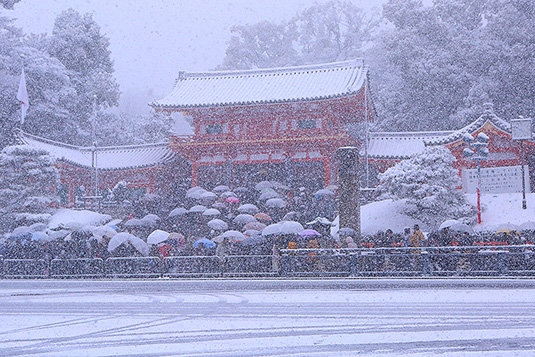 八坂神社　雪